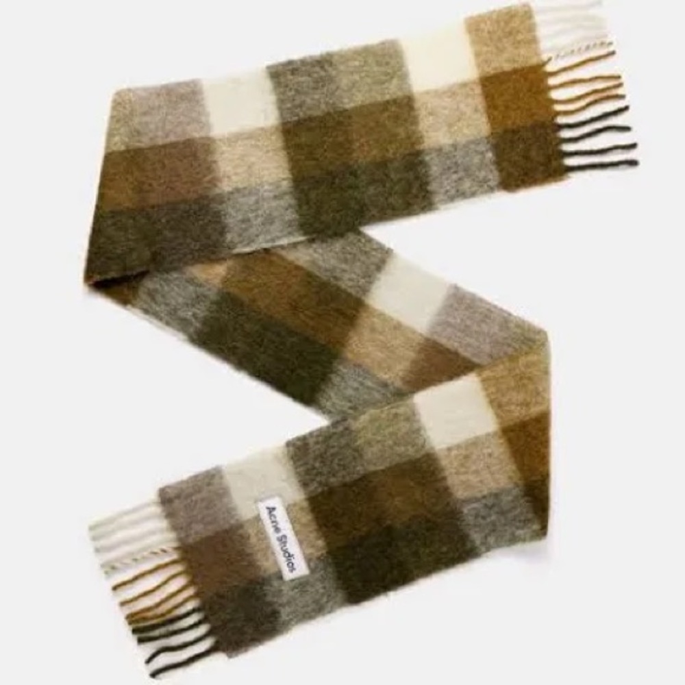 Acne scarf